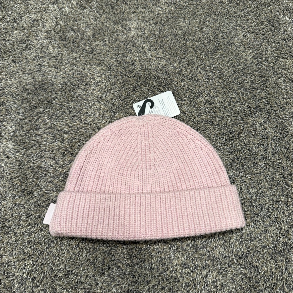NWT lululemon close fit wool blend ribbed knit beanie pink S/M